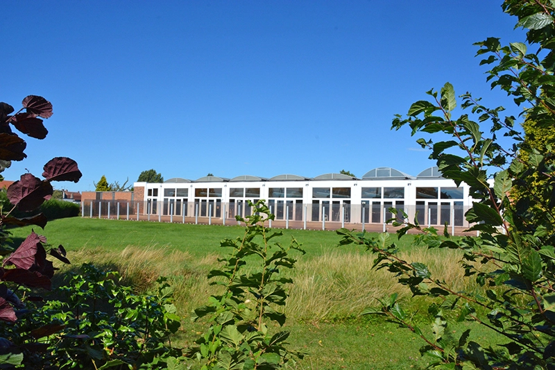 Vue extérieure de la piscine d'Arques